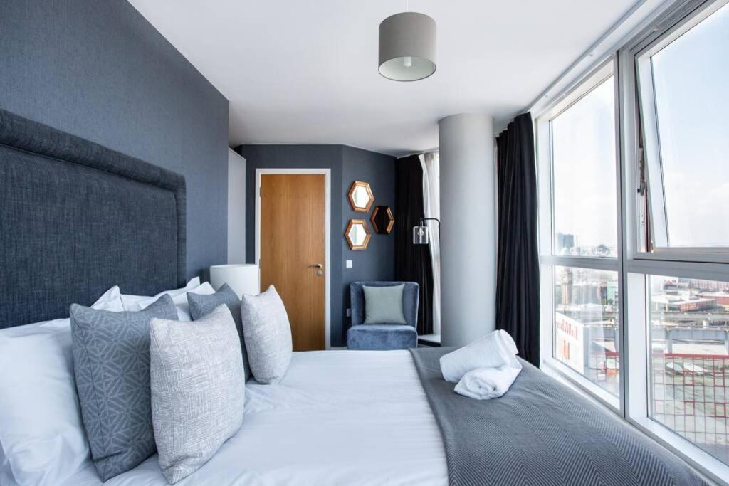 Titanic & City Views, Ultra Luxury City Parking Belfast Eksteriør bilde